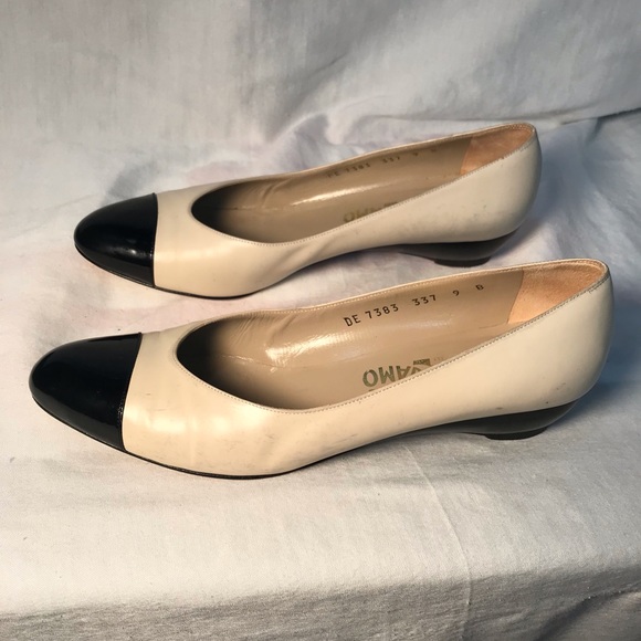 Vintage Ferragamo Flats, cream/black, size 9B - Picture 6 of 12